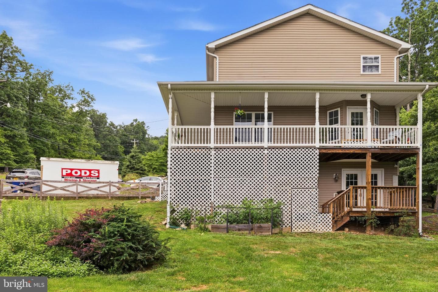 900 Enfield Drive photo 8