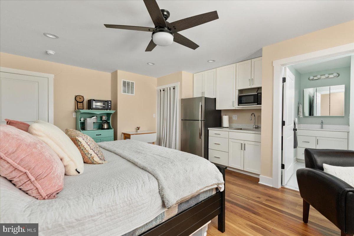 243 Vesper photo 21
