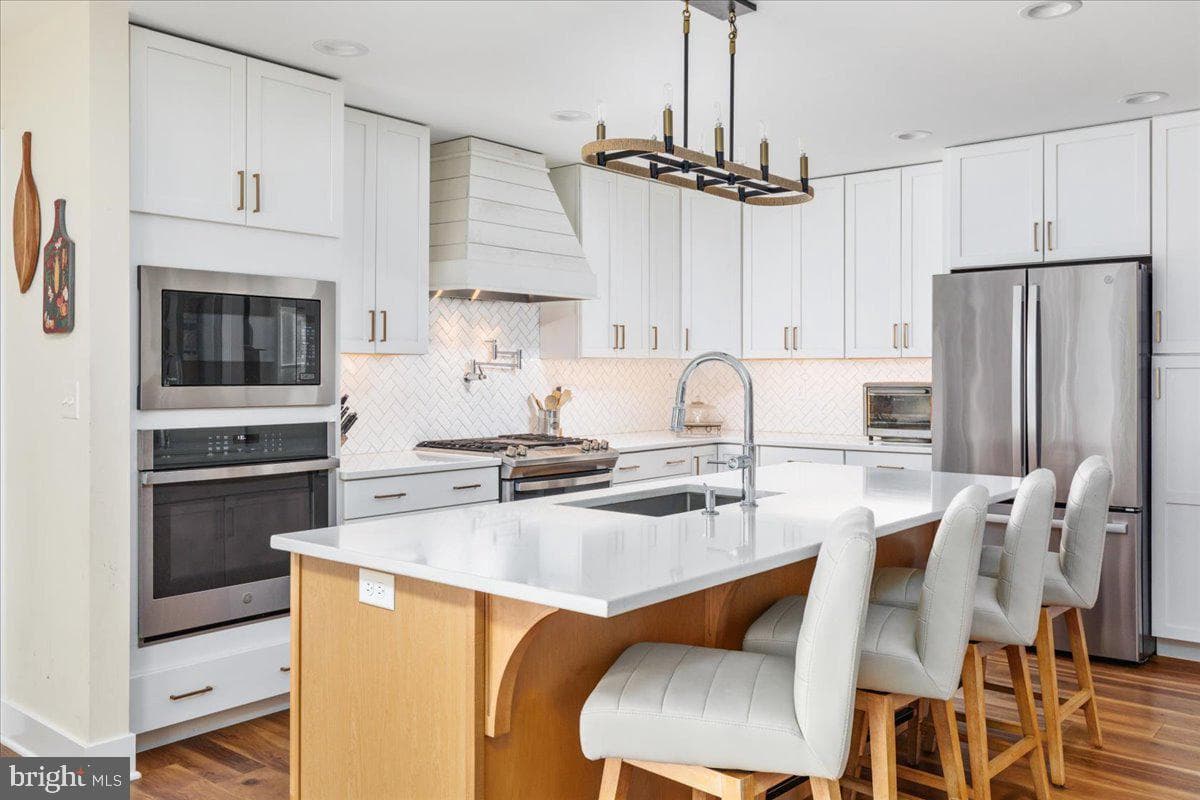 243 Vesper photo 7