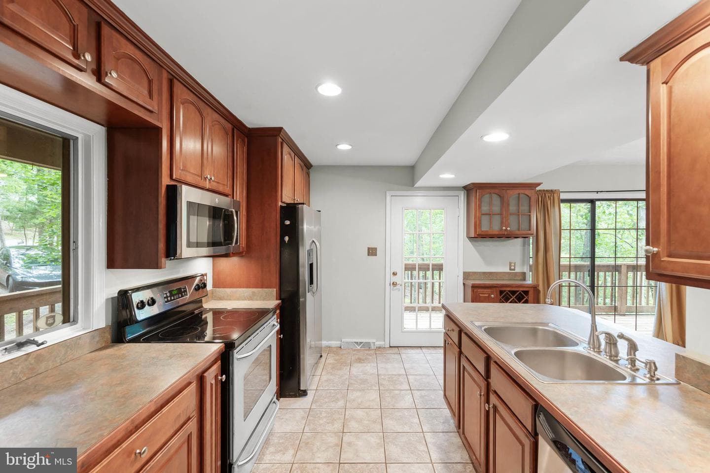 1317 Lakeview Drive photo 3