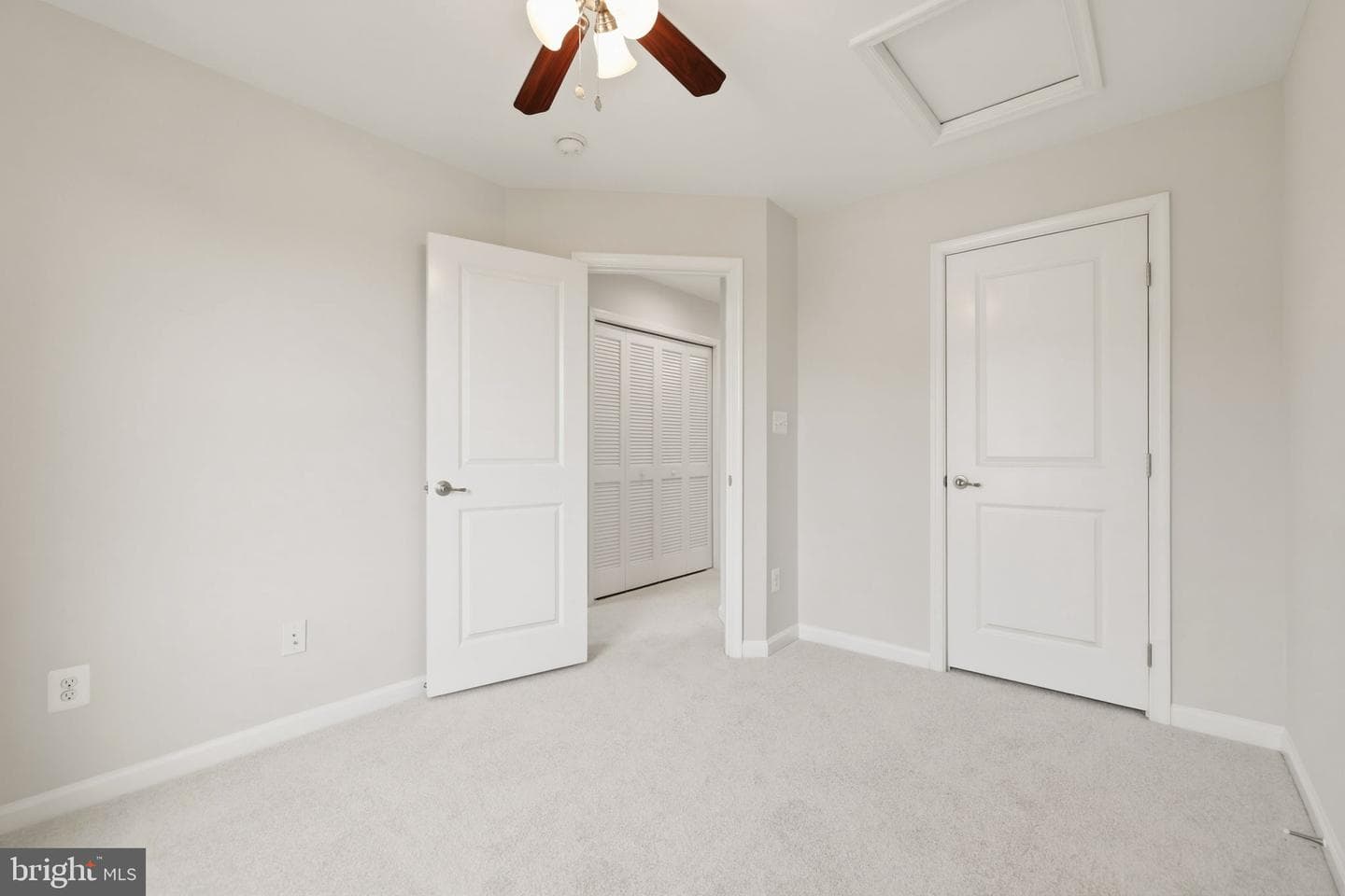 102 Argyle Court photo 32