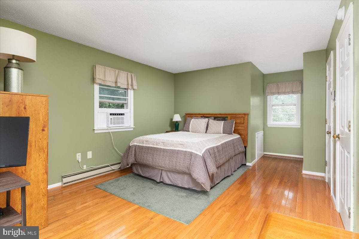 180 Quaker Lane photo 28
