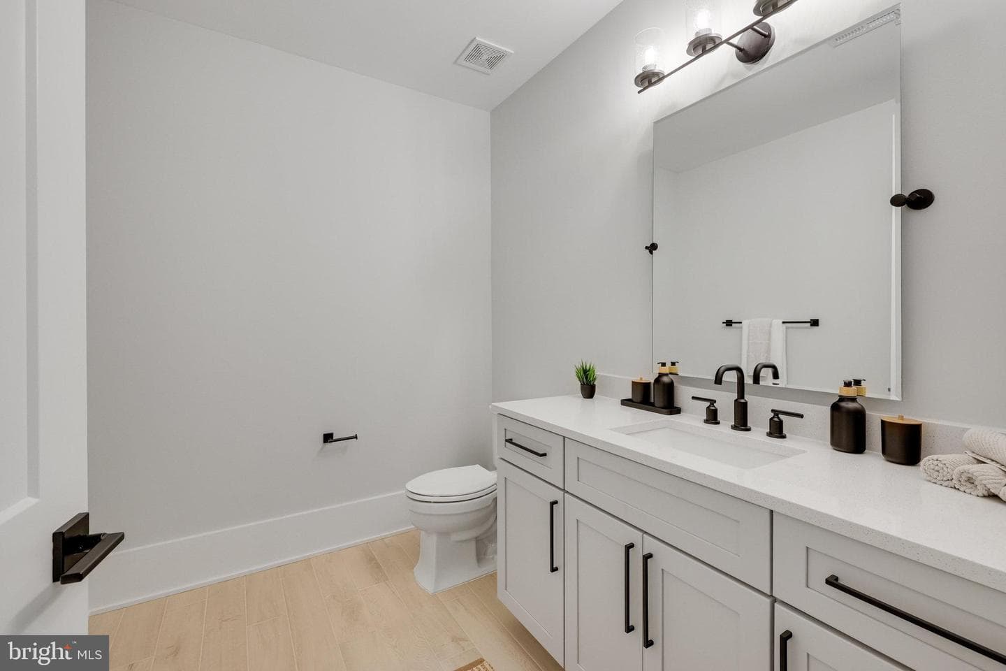 725 Lawton St photo 130