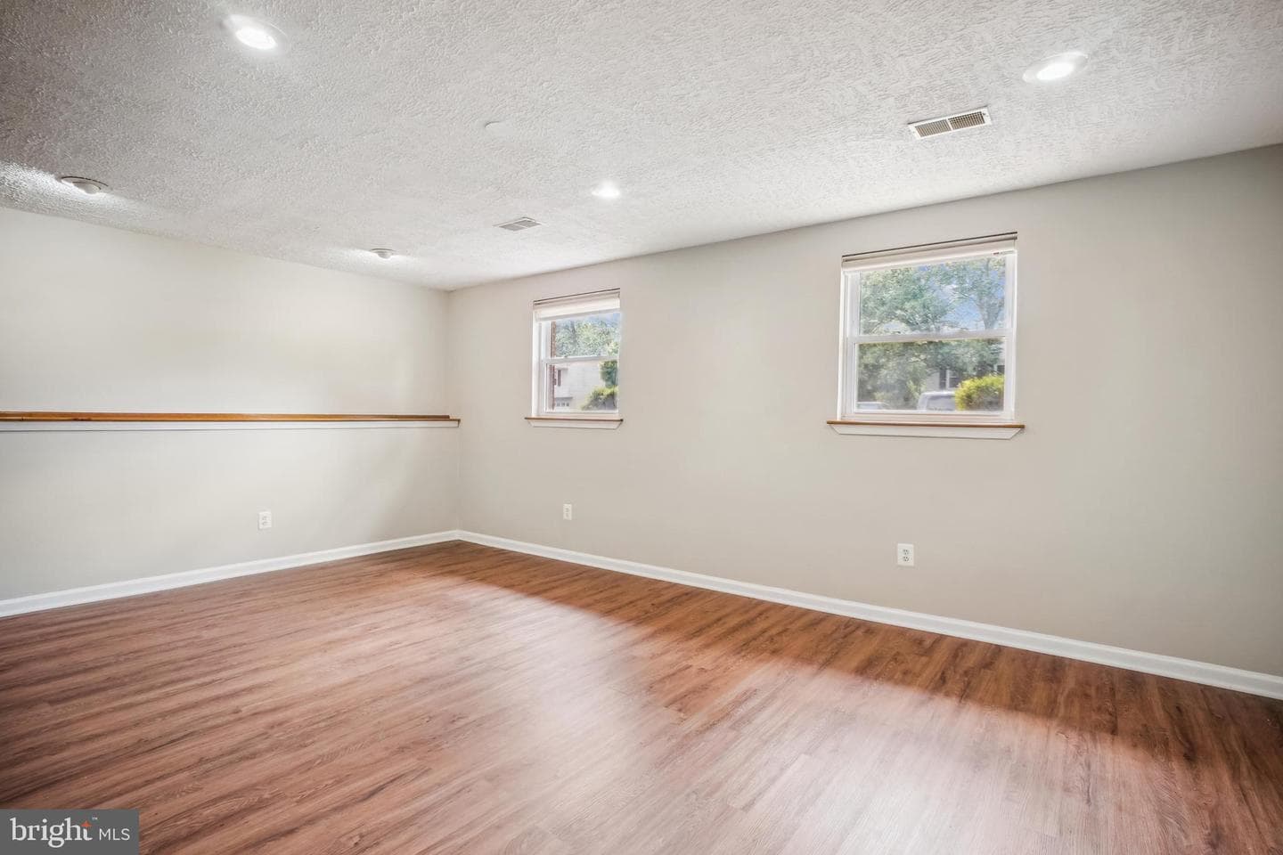 7923 Fitzroy Street photo 32