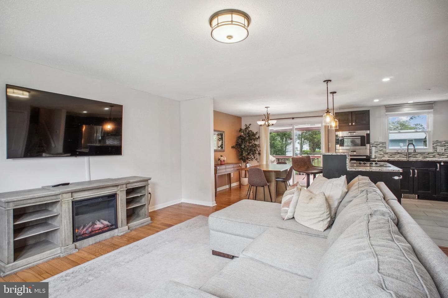 7923 Fitzroy Street photo 9