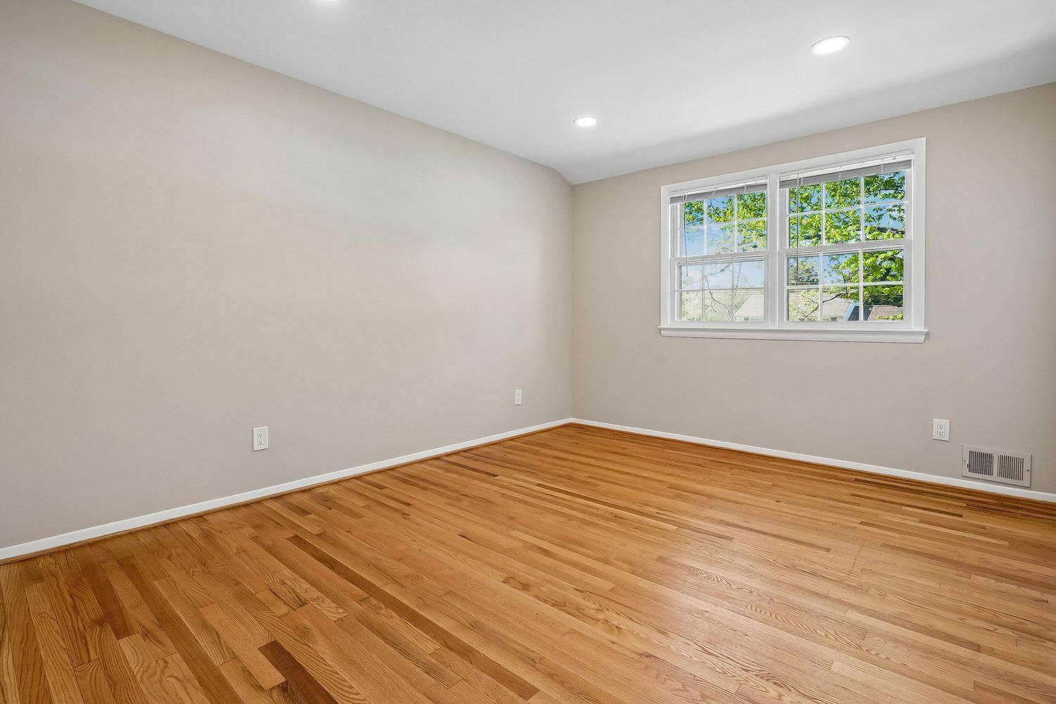 10710 Almond Street photo 18