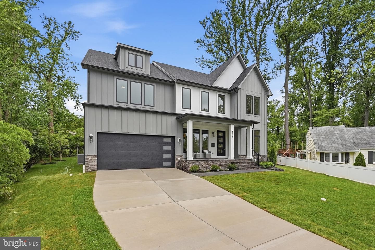2530 Stuart Place photo 2