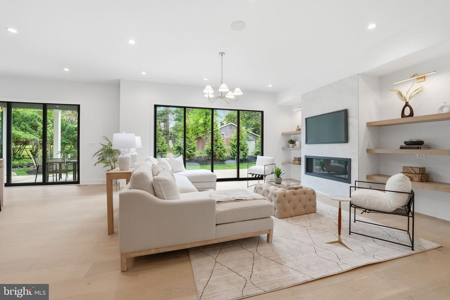 2530 Stuart Place photo 7