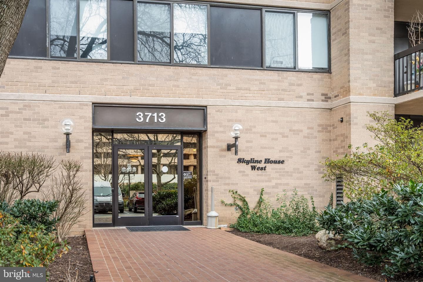 3713 S George Mason Drive #1109 photo 2