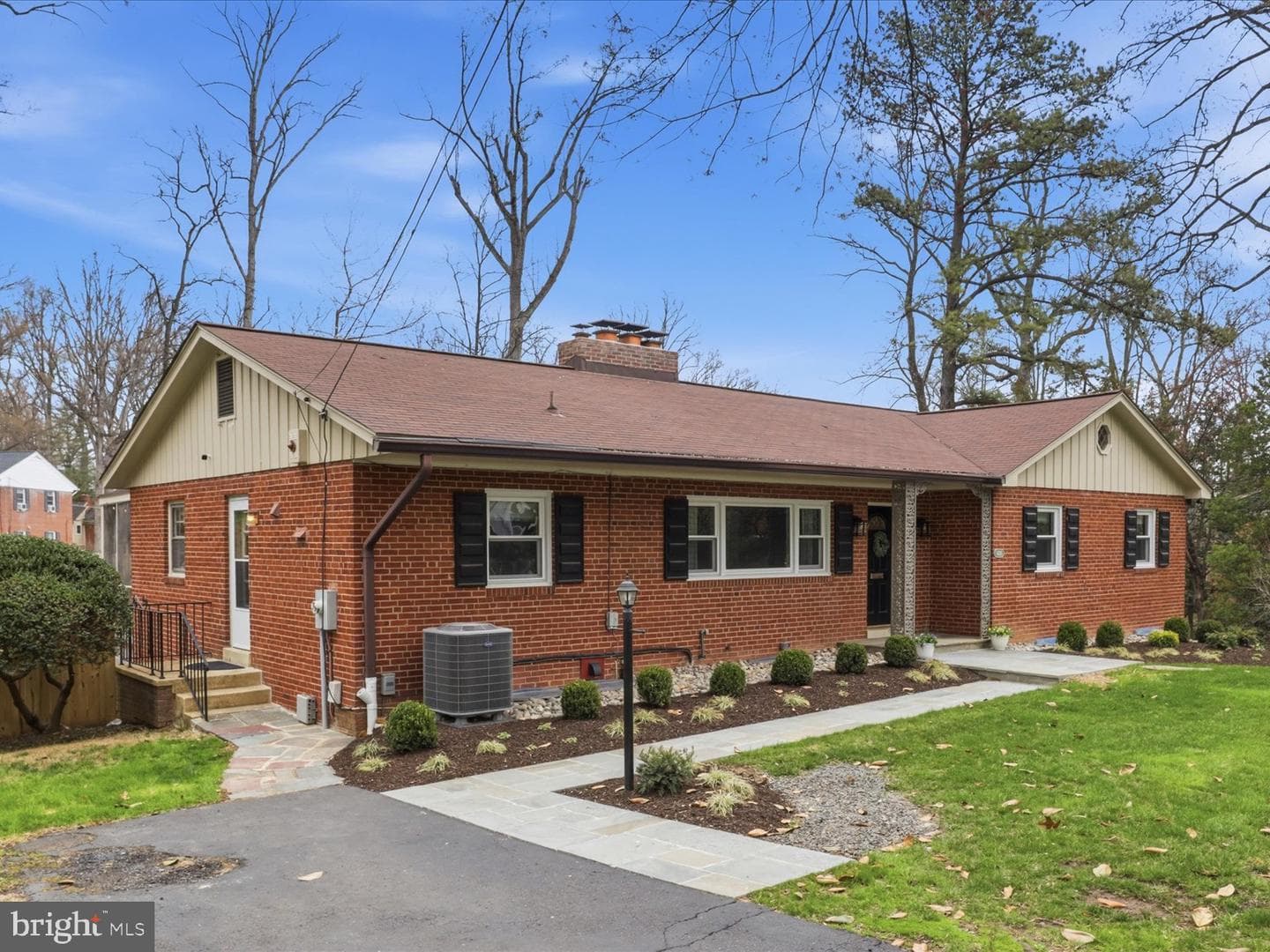 6424 Walters Woods Drive photo 2
