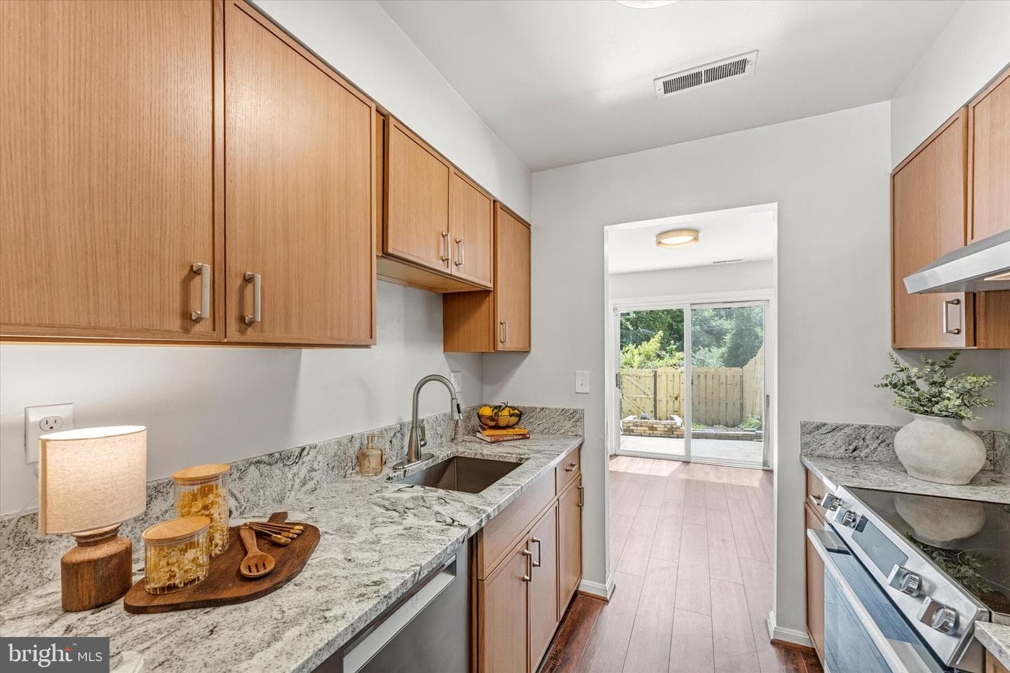 5838 Burke Manor Court photo 4