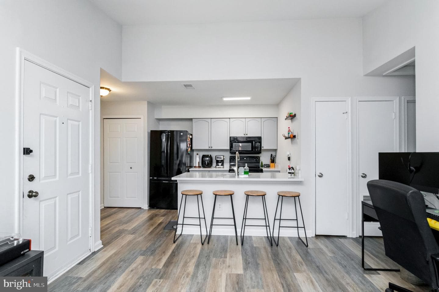 8610 Beekman Place #10d photo 6
