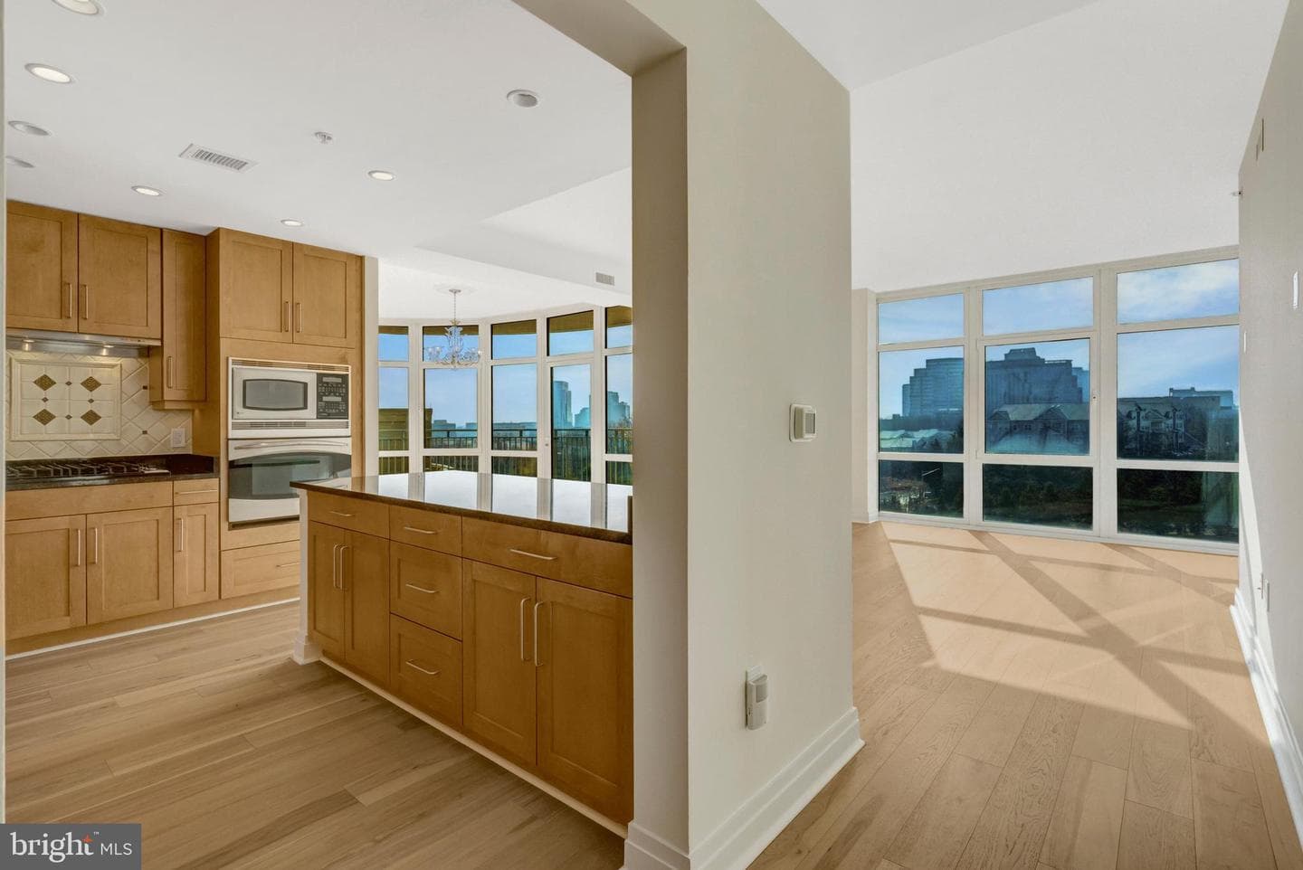 8220 Crestwood Heights Drive #812 photo 10