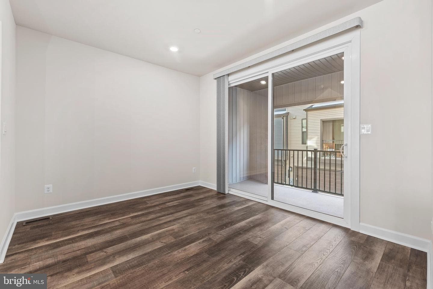 13039 Hattontown Square photo 24