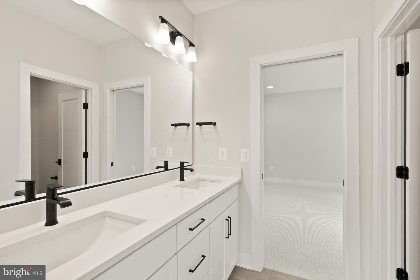 1212 Drake Street SW photo 54