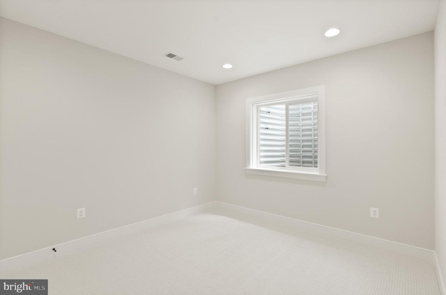 1212 Drake Street SW photo 81