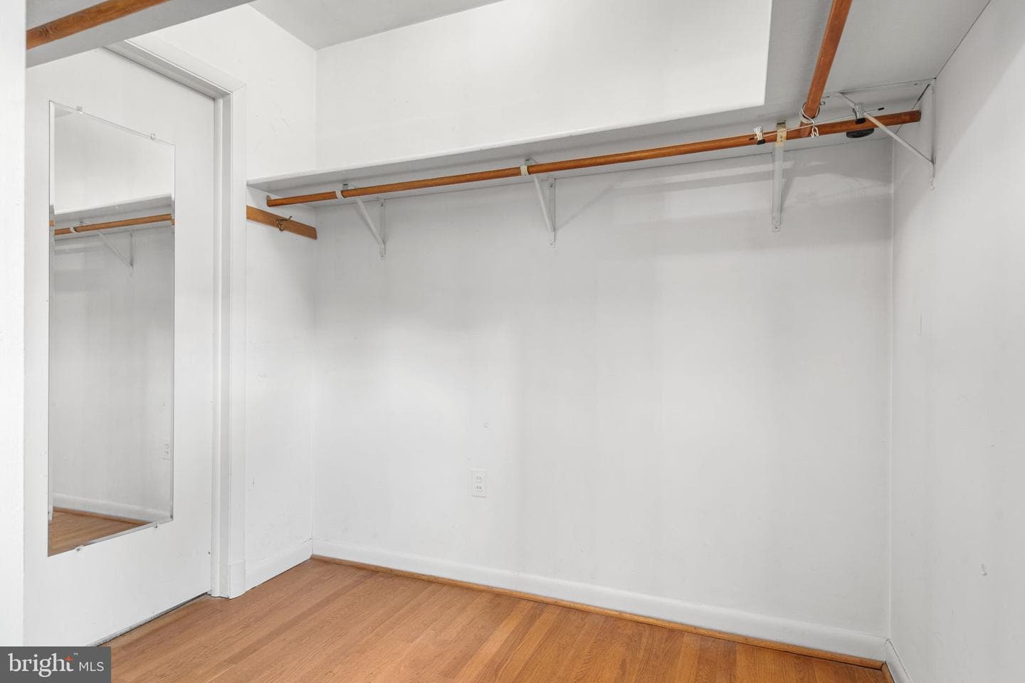 1806 Lansing Court photo 31
