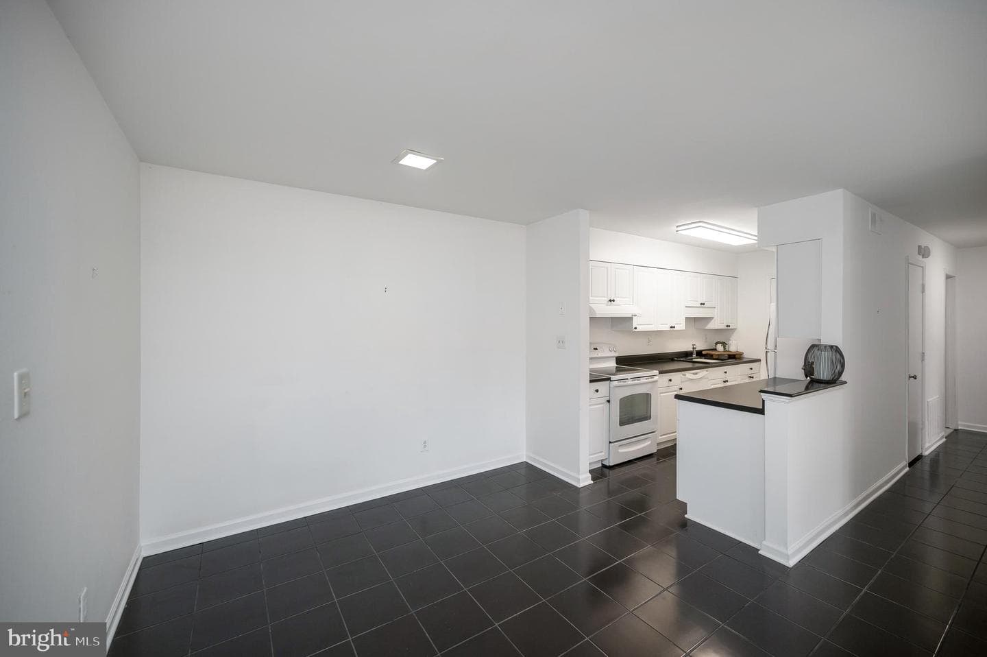 5902-B Queenston Street #505 photo 6