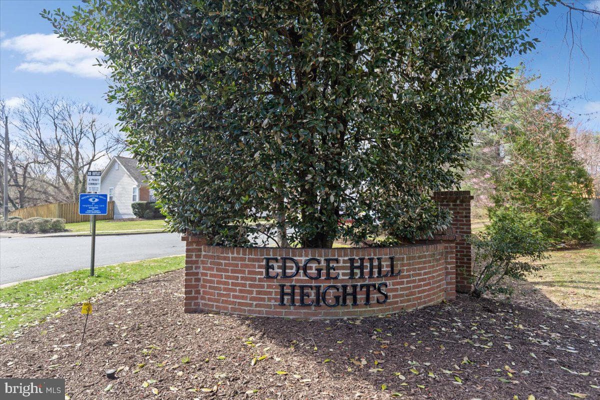 6753 Edge Cliff Drive photo 3