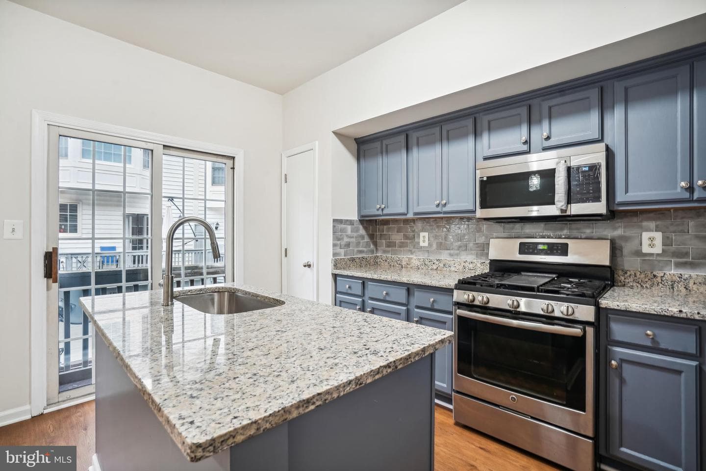 8856 Mansion View Court photo 9