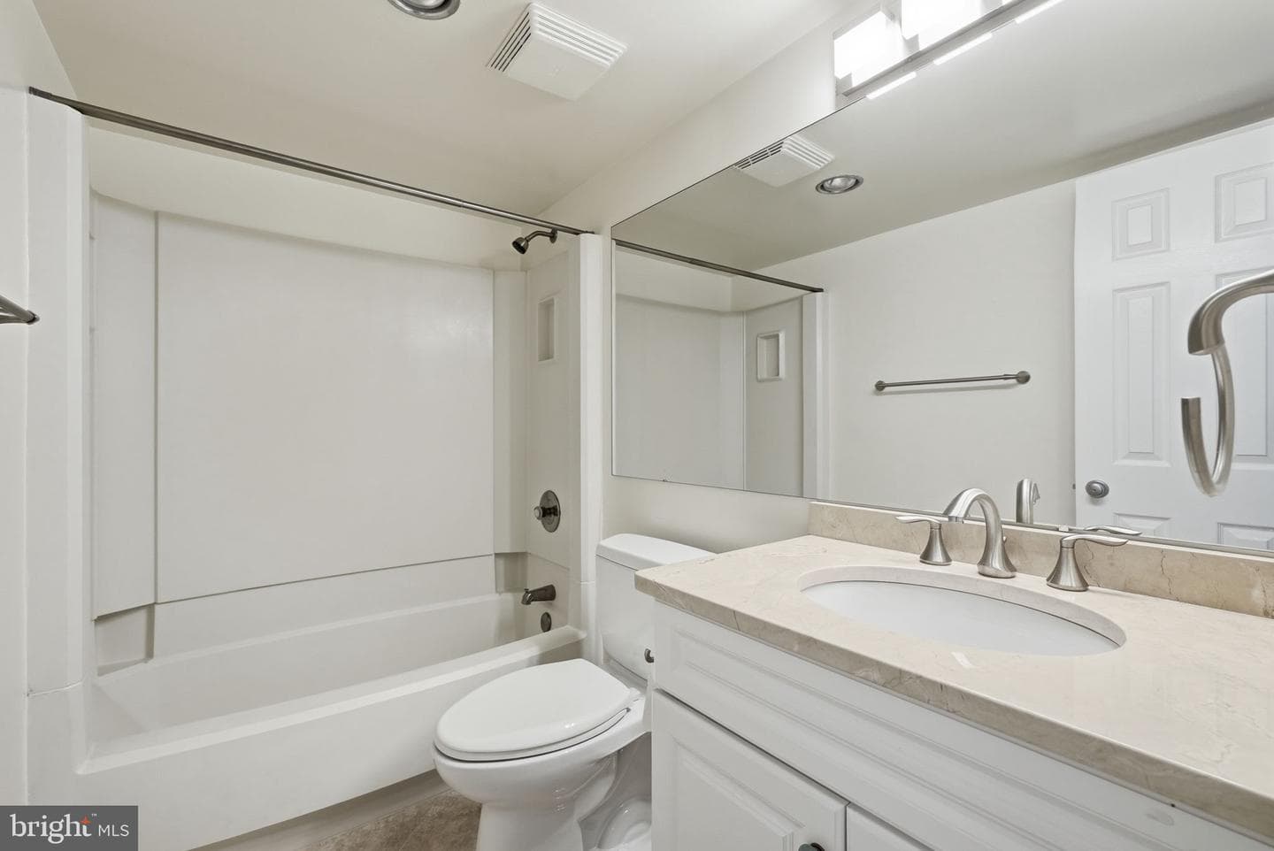 8370 Greensboro Drive #614 photo 20