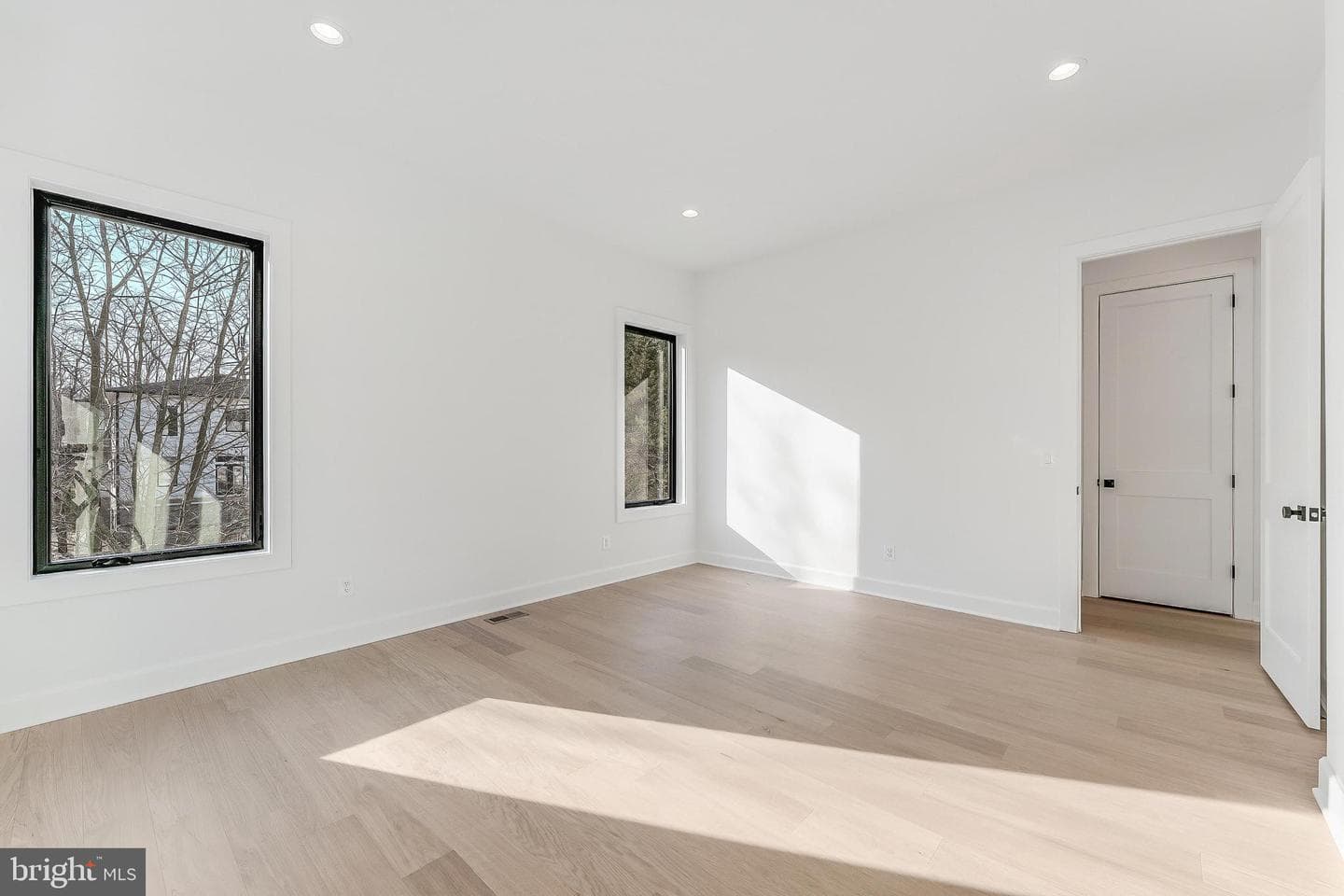 731 Ellsworth Avenue photo 30