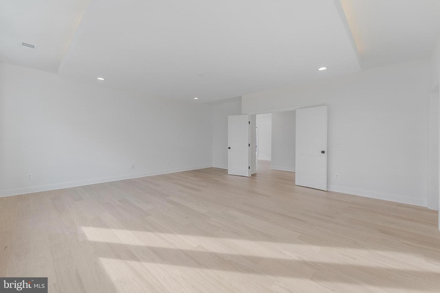 731 Ellsworth Avenue photo 37