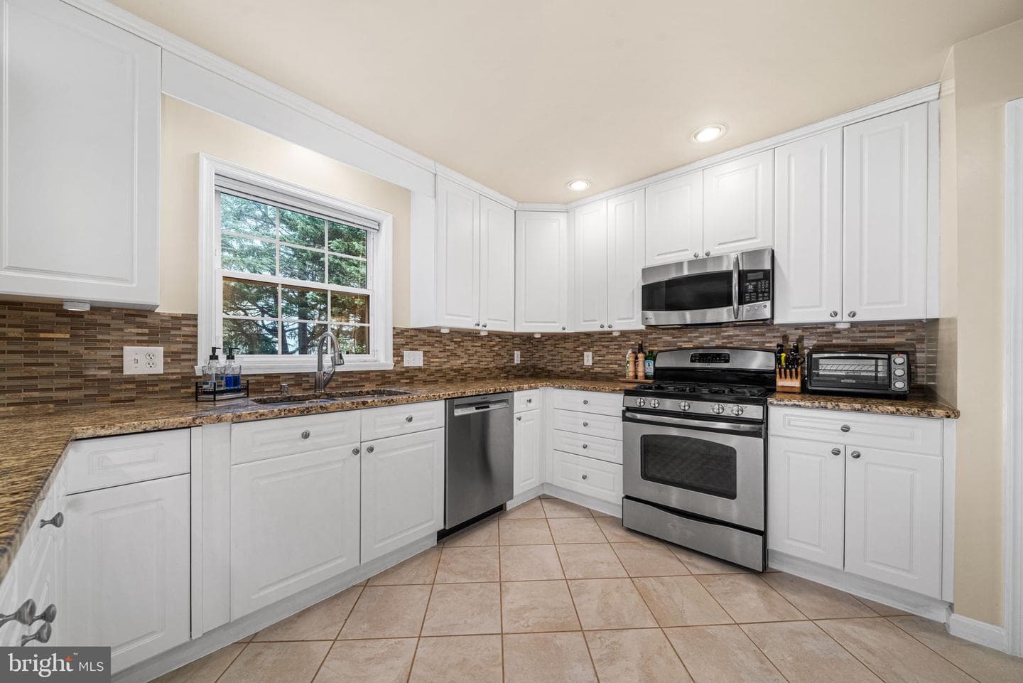 2784 Devonshire Garden Court photo 14