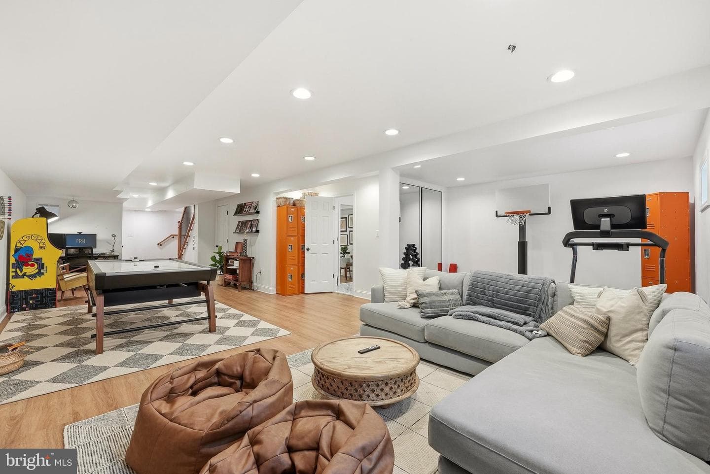370 Holmes Drive NW photo 52