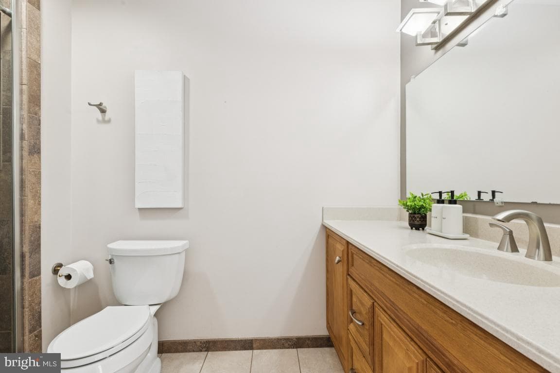 2926 Fort Lee Street photo 26