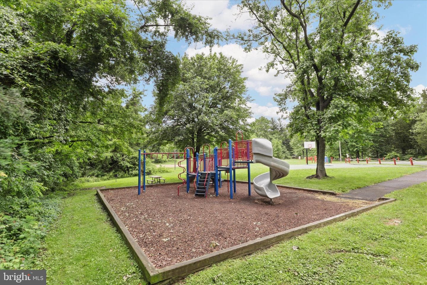 3215 Memorial Street photo 24