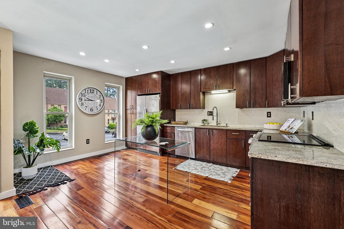 1733 Cy Court photo 4