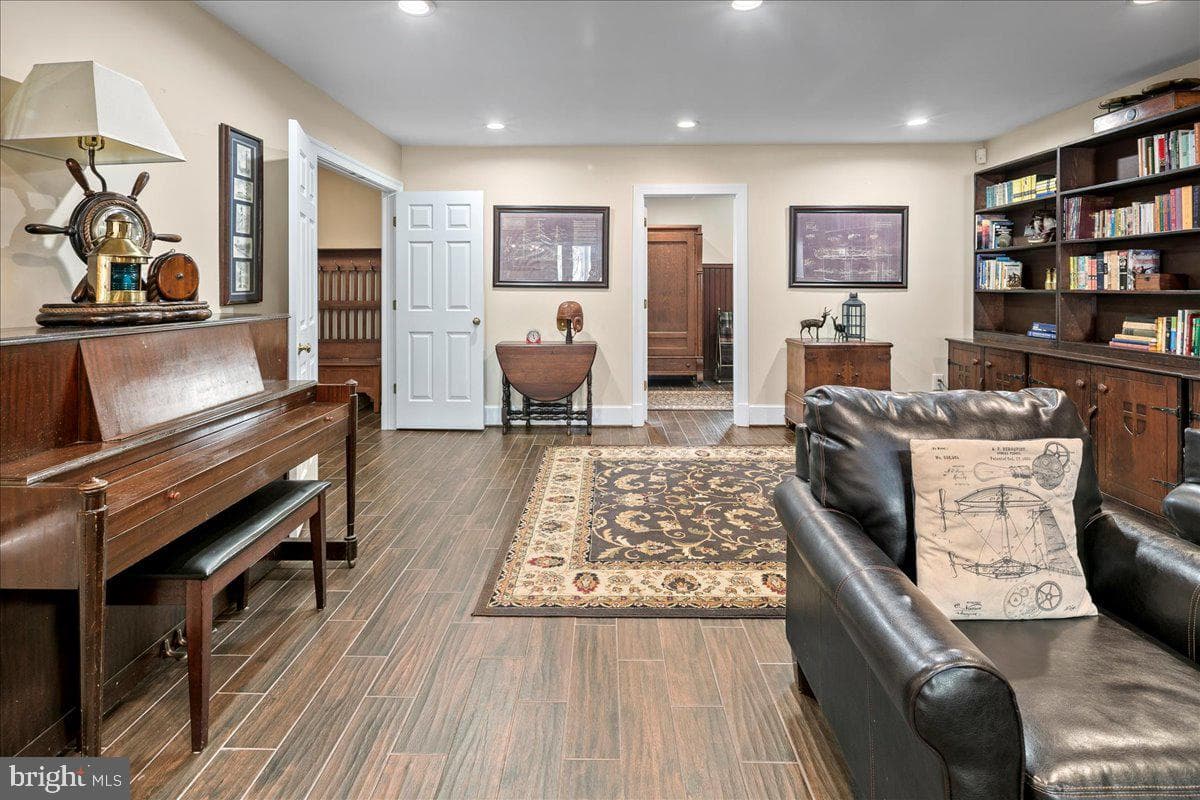 9498 Lynnhall Place photo 53