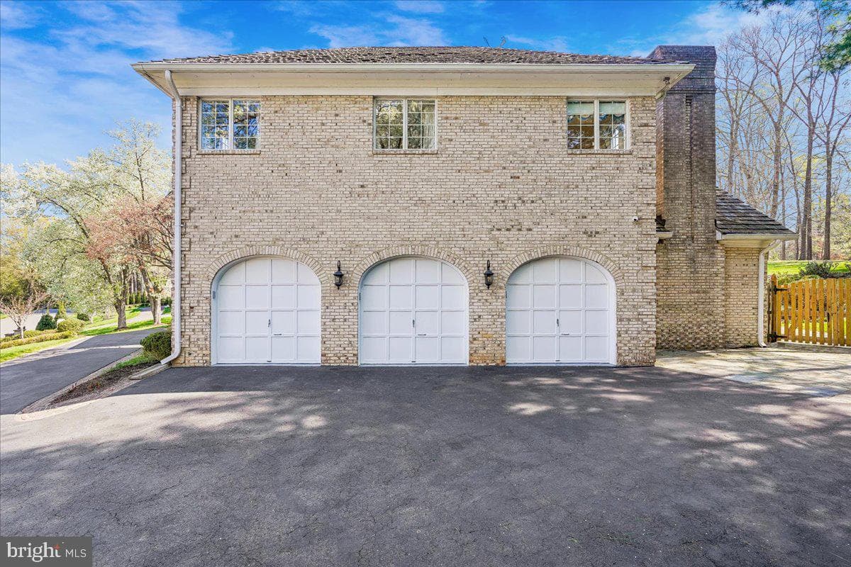 8013 Greenwich Woods Drive photo 9