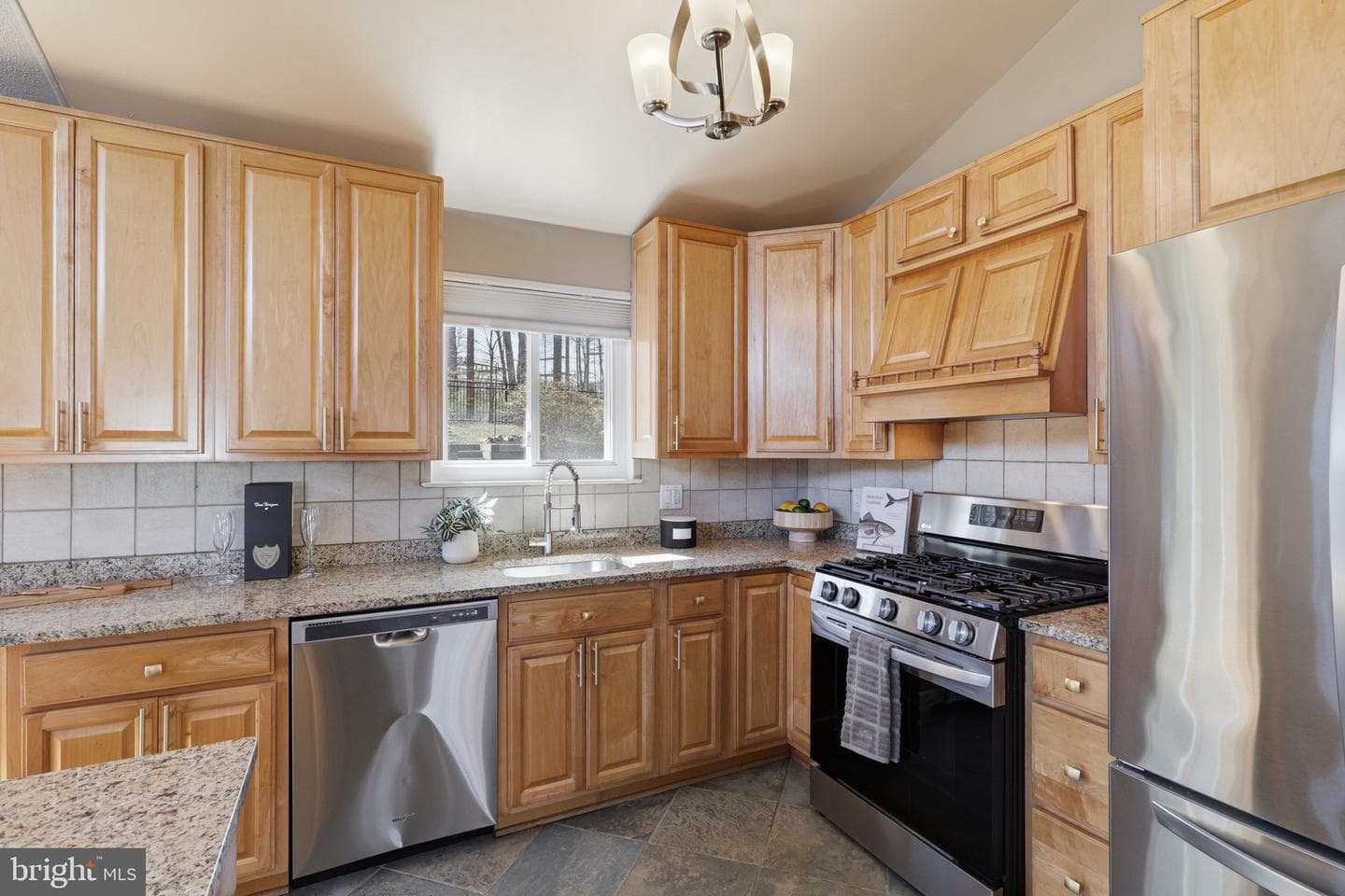 5613 Eastbourne Drive photo 9