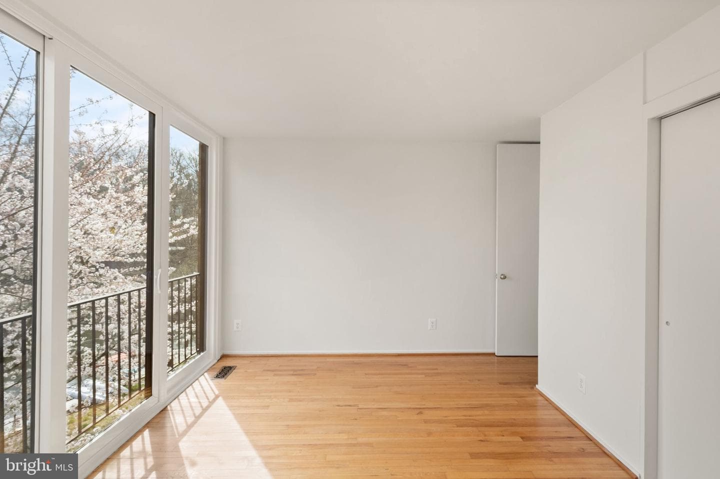 11465 Washington Plaza W photo 28