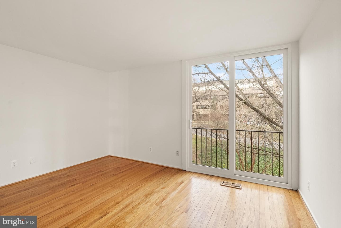 11465 Washington Plaza W photo 33