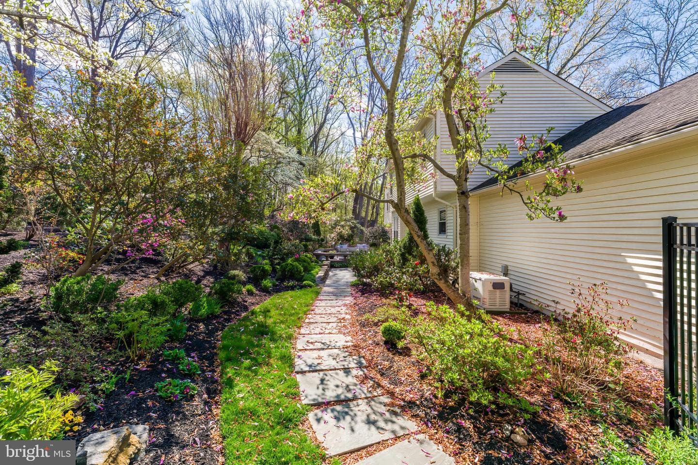 1807 Abbey Glen photo 79