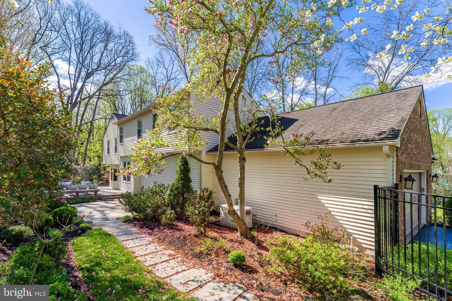 1807 Abbey Glen photo 80
