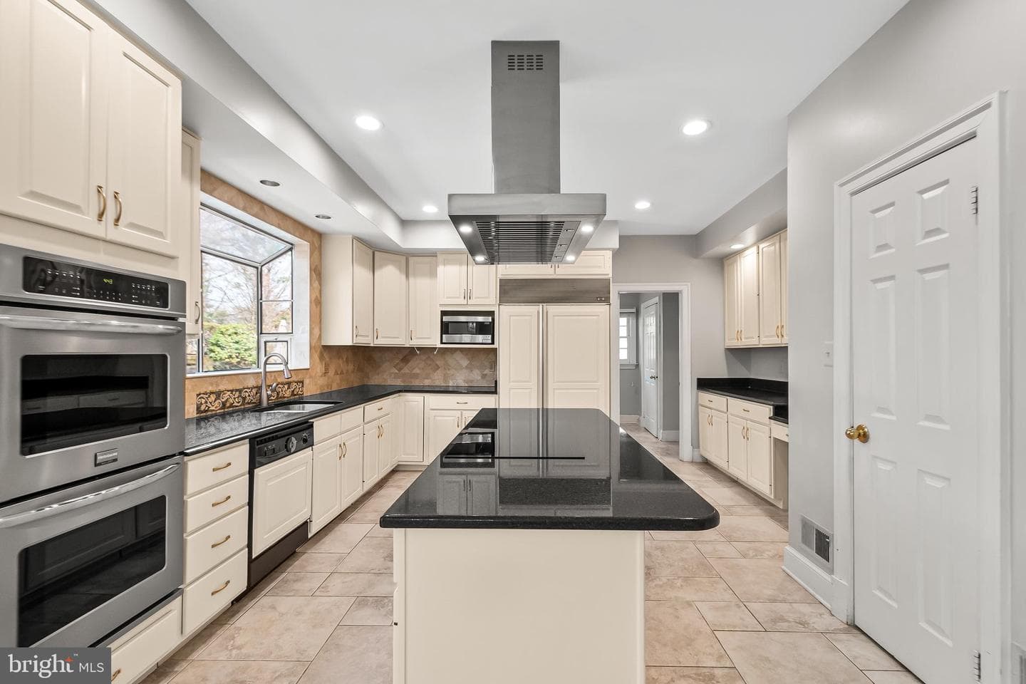 12187 Brecknock Street photo 17