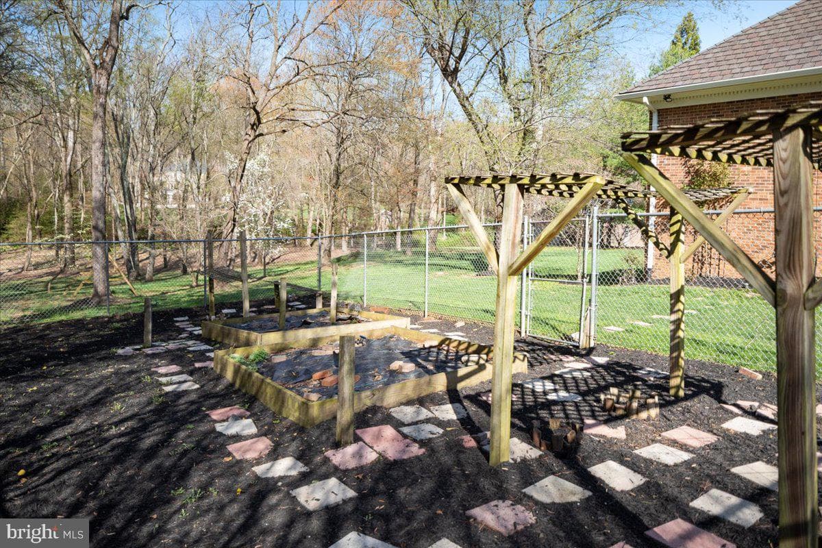 532 Walker Rd photo 83