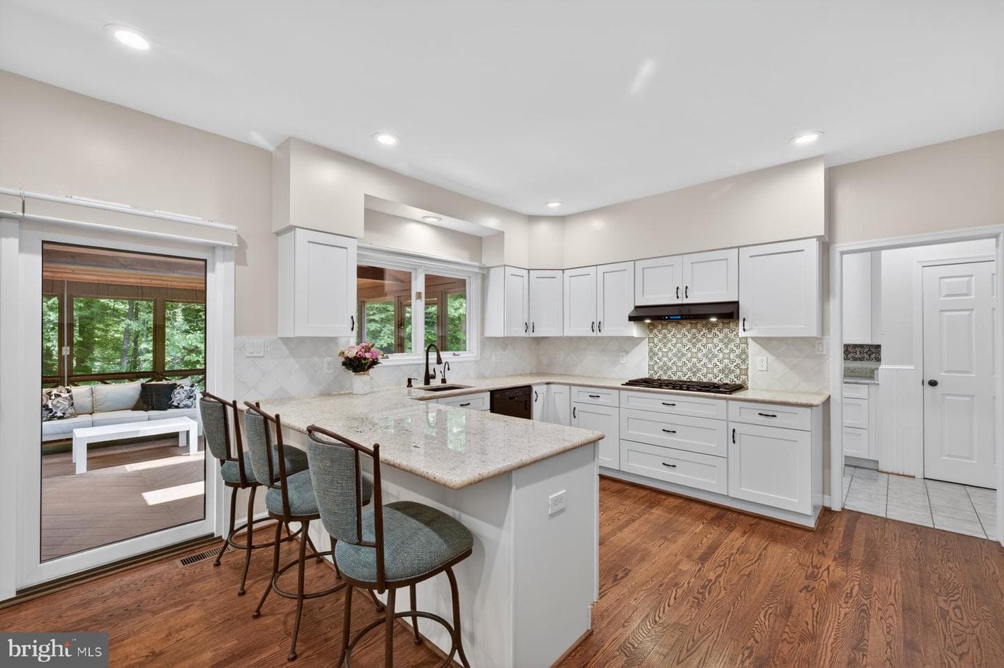 8704 Margaret Lane photo 12