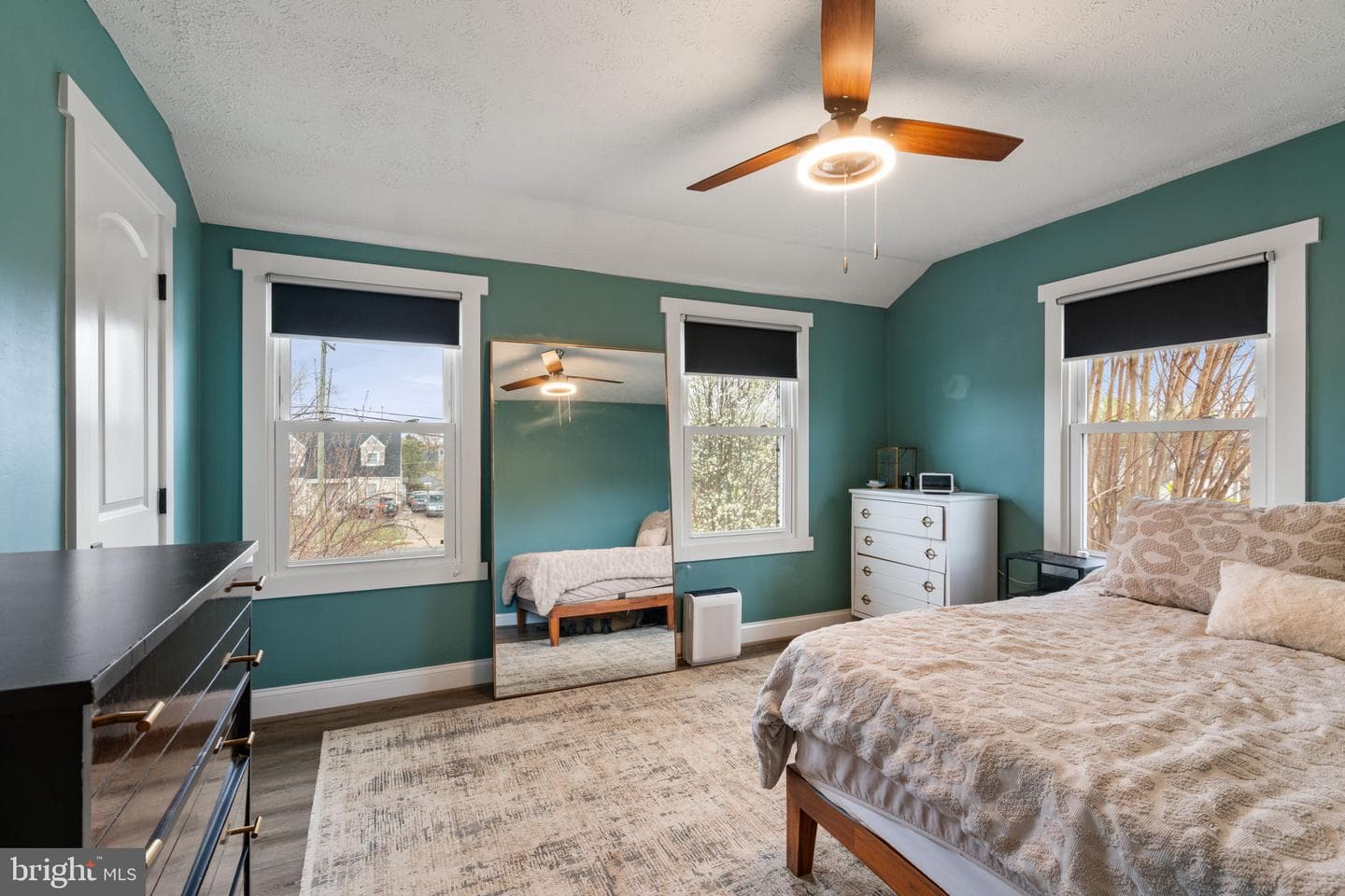 6106 N Kings Highway photo 13