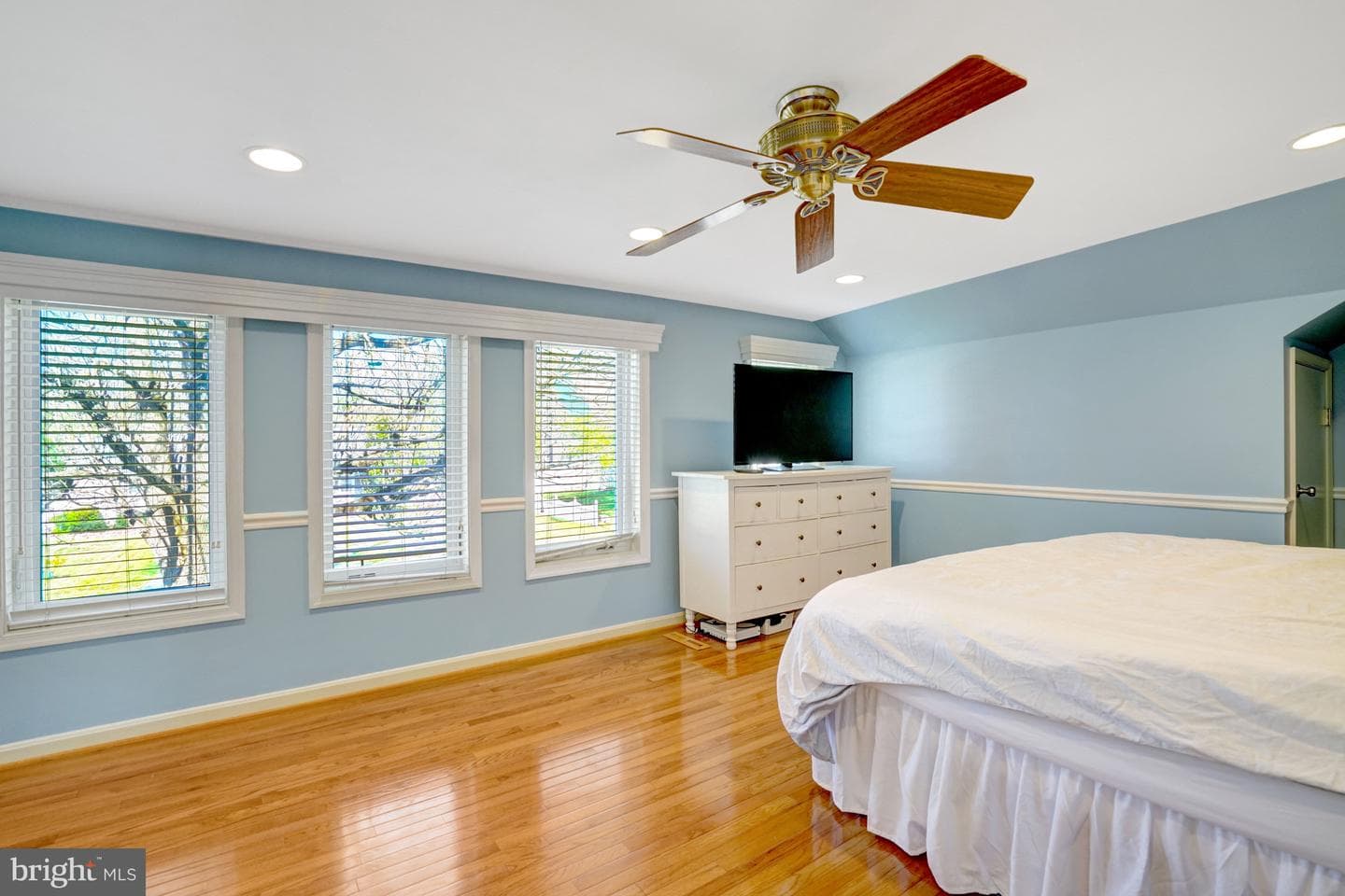 4913 Grafton Street photo 31