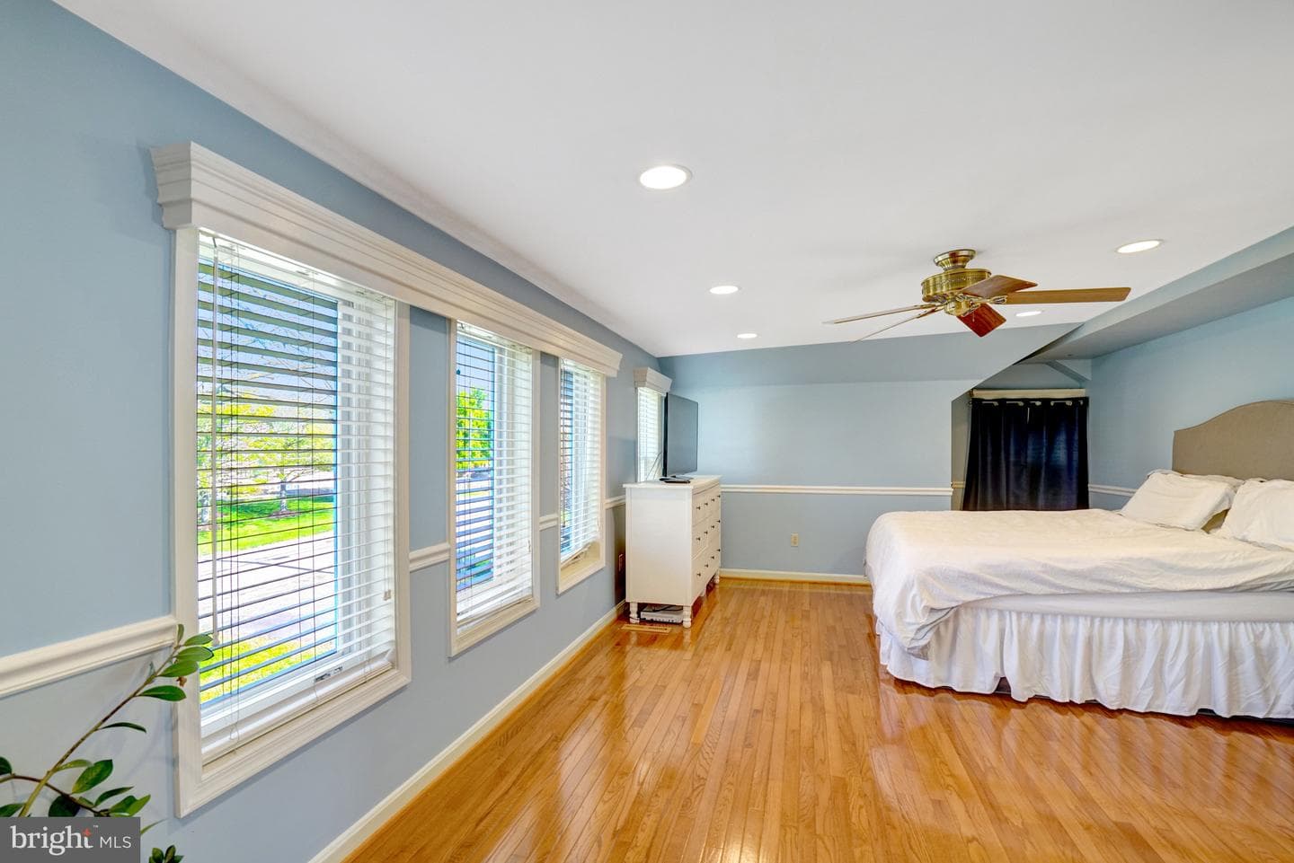 4913 Grafton Street photo 36