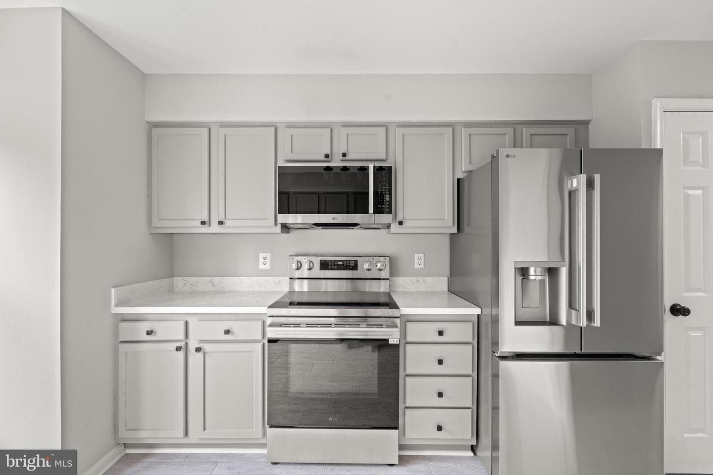 8405 Hollis Lane photo 8