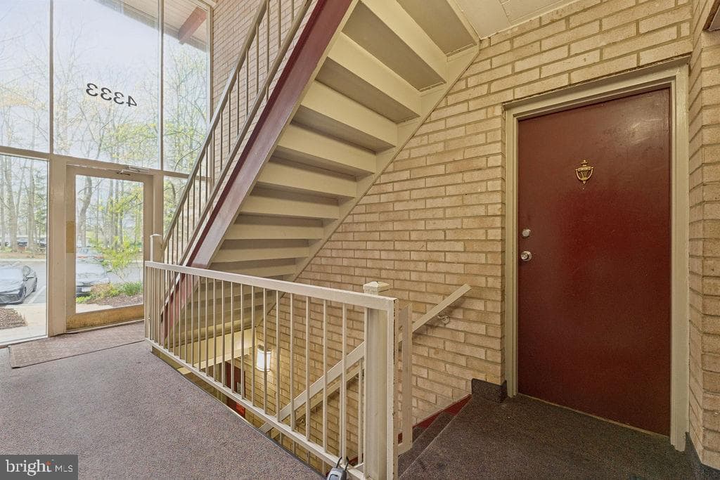 4333 Americana Drive photo 29