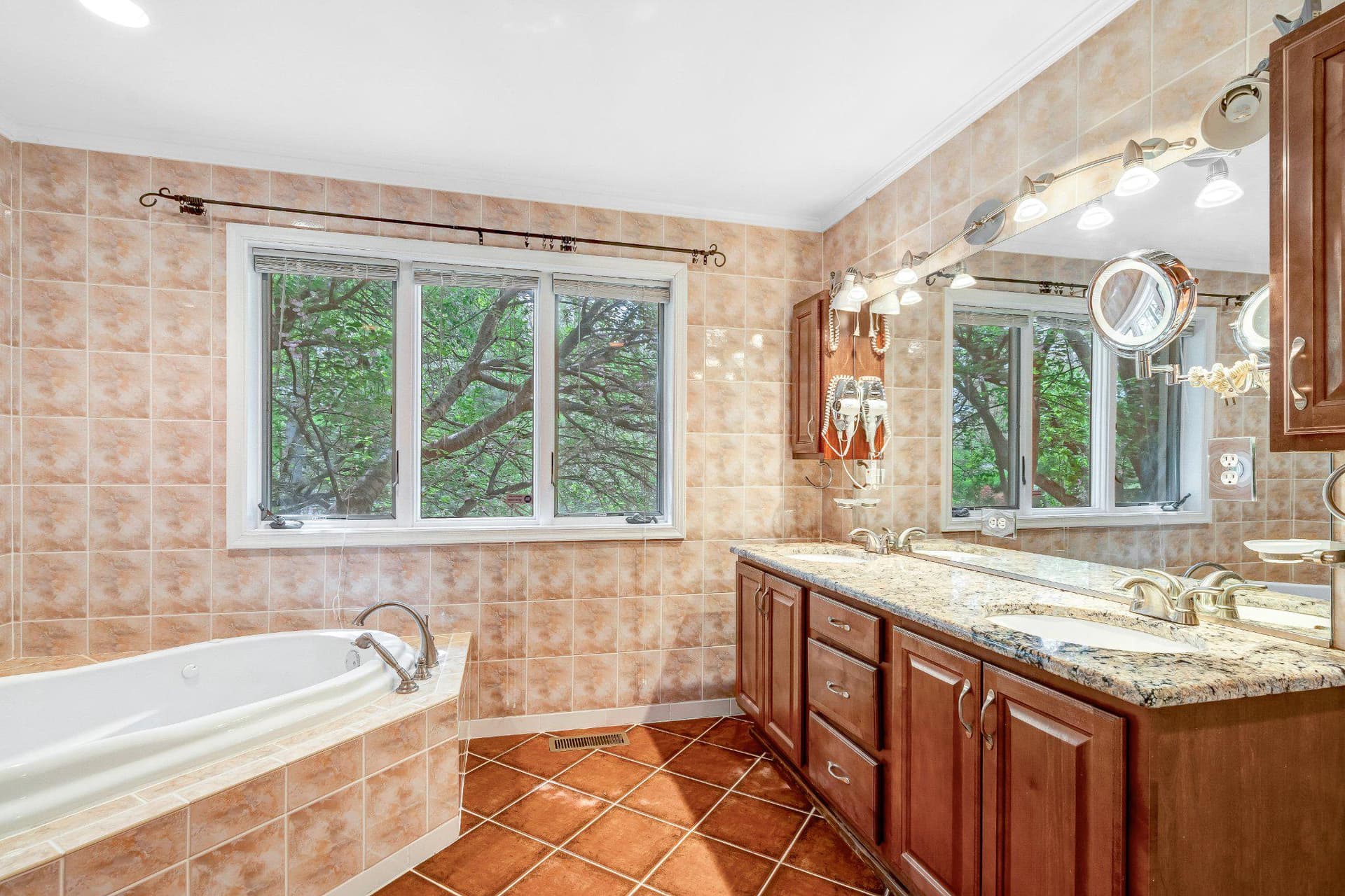 10910 Miller Road photo 29