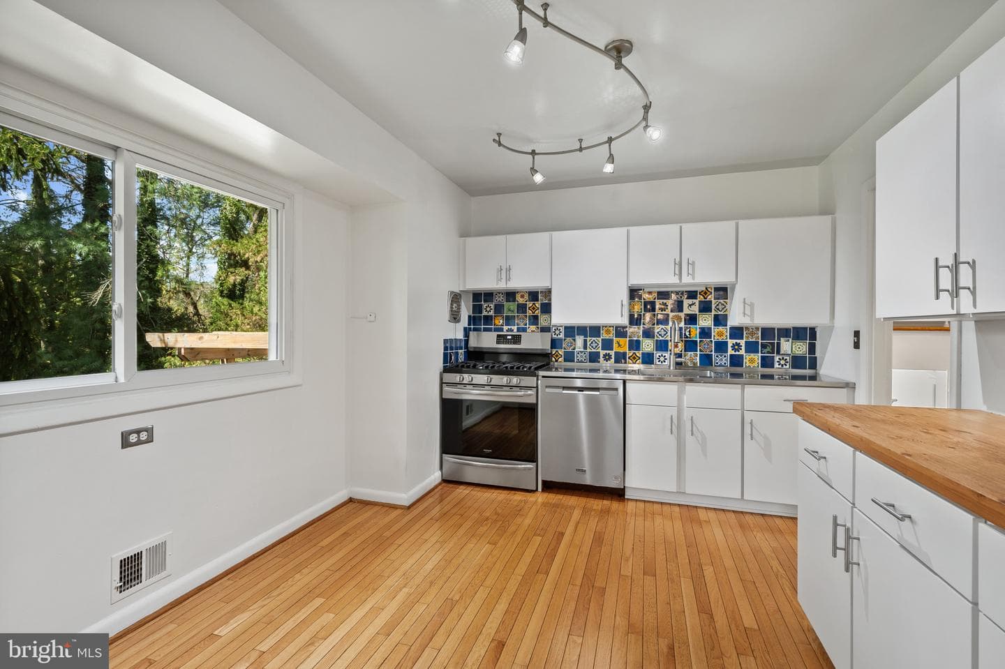 6523 Kerns Road photo 21