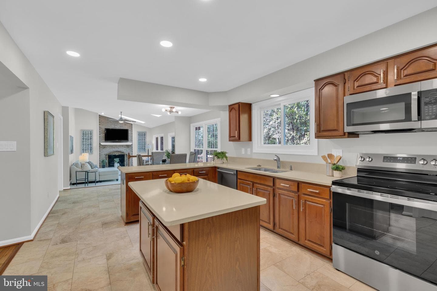 8101 Overlake Court photo 12